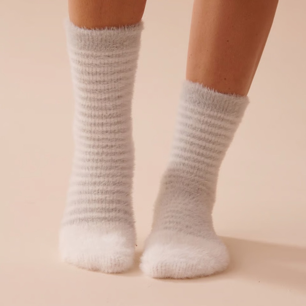 2 Pairs of Soft Plush Socks | 𝐥𝐚 𝐕𝐢𝐞 𝐞𝐧 𝐑𝐨𝐬𝐞